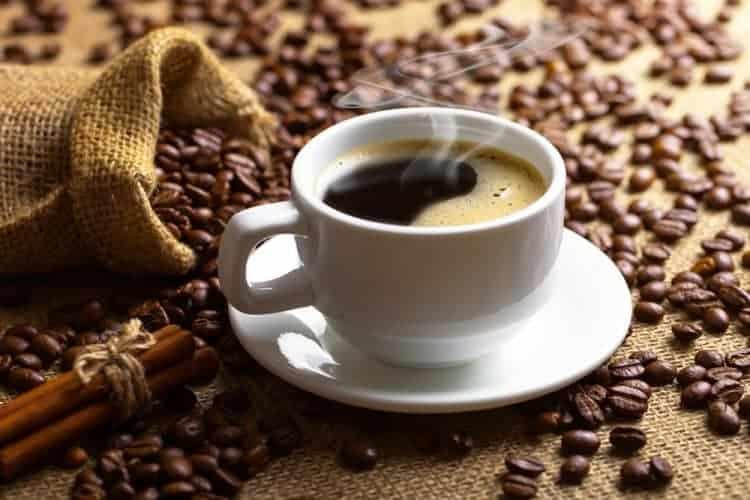 Làm gì khi bị mất ngủ? Tránh đồ uống có cồn và cafein