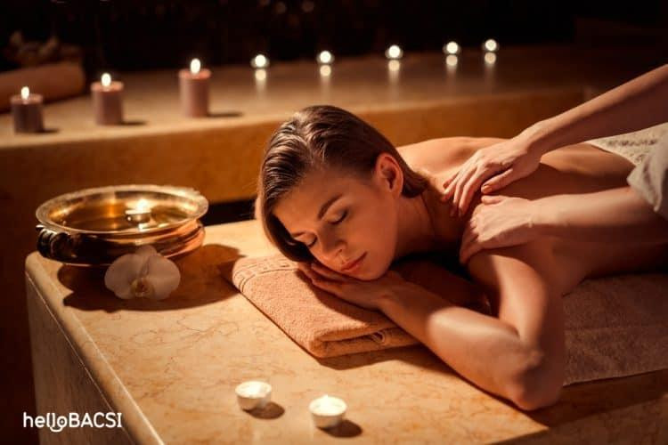 Massage lưng cho phụ nữ sau sinh